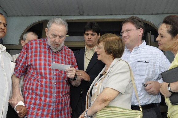 Fidel, Adela Dworin y Jeffrey Goldberg en el Acuario Nacional. Foto: Estudios Revolución