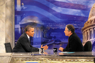 Obama durante na pausa comercial en en el programa "Daily Show with Jon Stewart" Foto AP