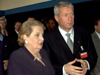 Madeleine Albright  y Thorbjorn Jagland, durante una reunion en la sede de la OTAN