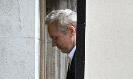 Julian Assange en Tribunal de Apelaciones del Reino Unido Foto: Leon Neal/AFP