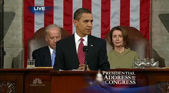 Obama en un discurso sobre El estado de la Unión, al fondo el vicepresidente Joe Biden y la Secretaria de Estado Hillary Clinton