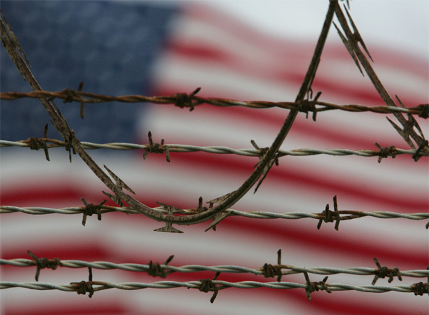 Bandera de EE.UU. en  prisión de Guantánamo