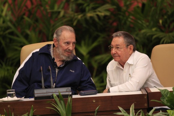 Fidel y Raúl en el Congreso. Foto: Ismael Francisco