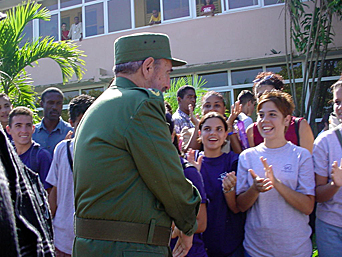 Fidel durante una visita la Universidad de las Ciencias Informáticas en La Habana