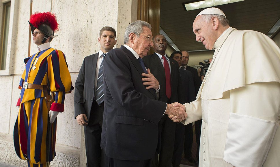 Raúl Castro y el Papa Francisco en el Vaticano. 
