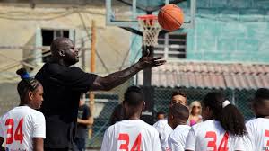 El ex NBA Shaquille O’Neal, en La Habana, como enviado del Departamento de Estado para la "normalización". 